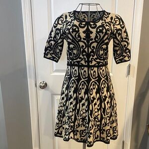 Roz & Ali Black and Cream Scroll-Print Knit Top